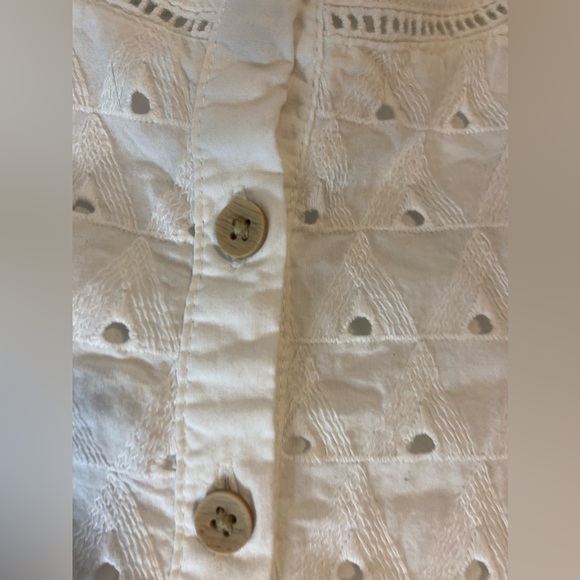 Osh KoshBeautiful Long sleeve eyelet Dress with button back. Lined. White.5T - Picture 8 of 11